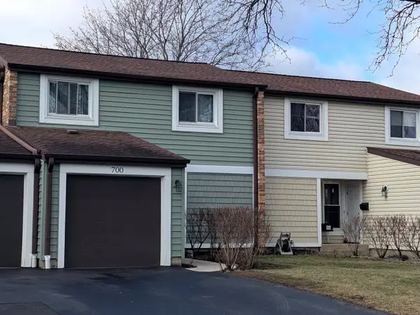 700 Lakeside Cir Drive, Wheeling, IL 60090