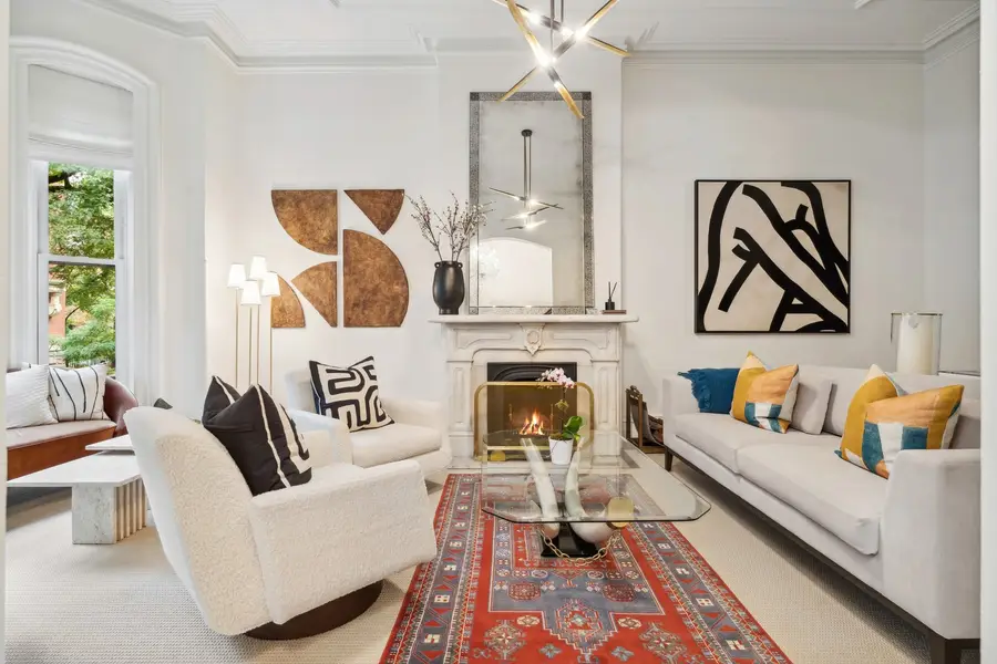 24 W Chestnut Street, Chicago, IL 60610 - #3