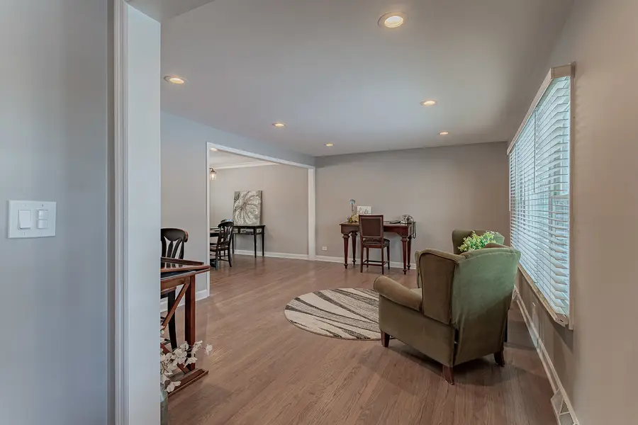 1330 S Ridge Avenue, Arlington Heights, IL 60005 - #3