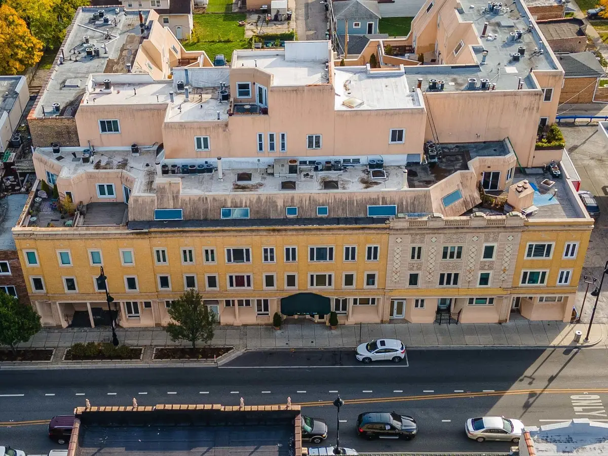 6337 Roosevelt Road #309, Berwyn, IL 60402 - Image #1