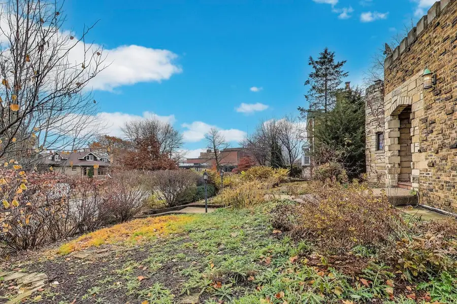 1115 N Ridgeland Avenue, Oak Park, IL 60302 - Image #2