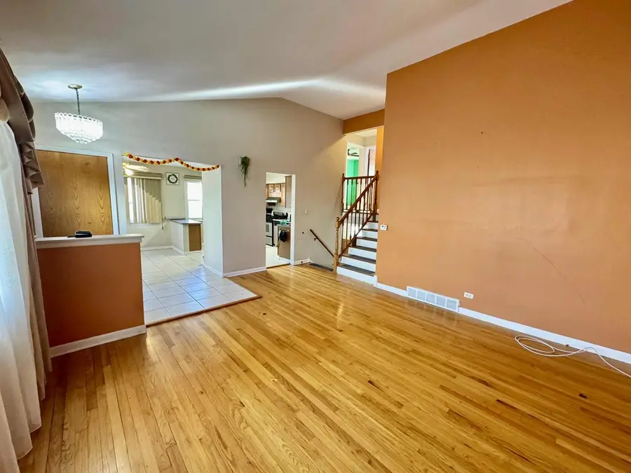 9035 N Clifton Avenue, Niles, IL 60714 - Image #3