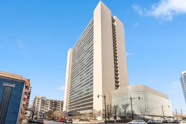 500 W Superior Street #1508, Chicago, IL 60654