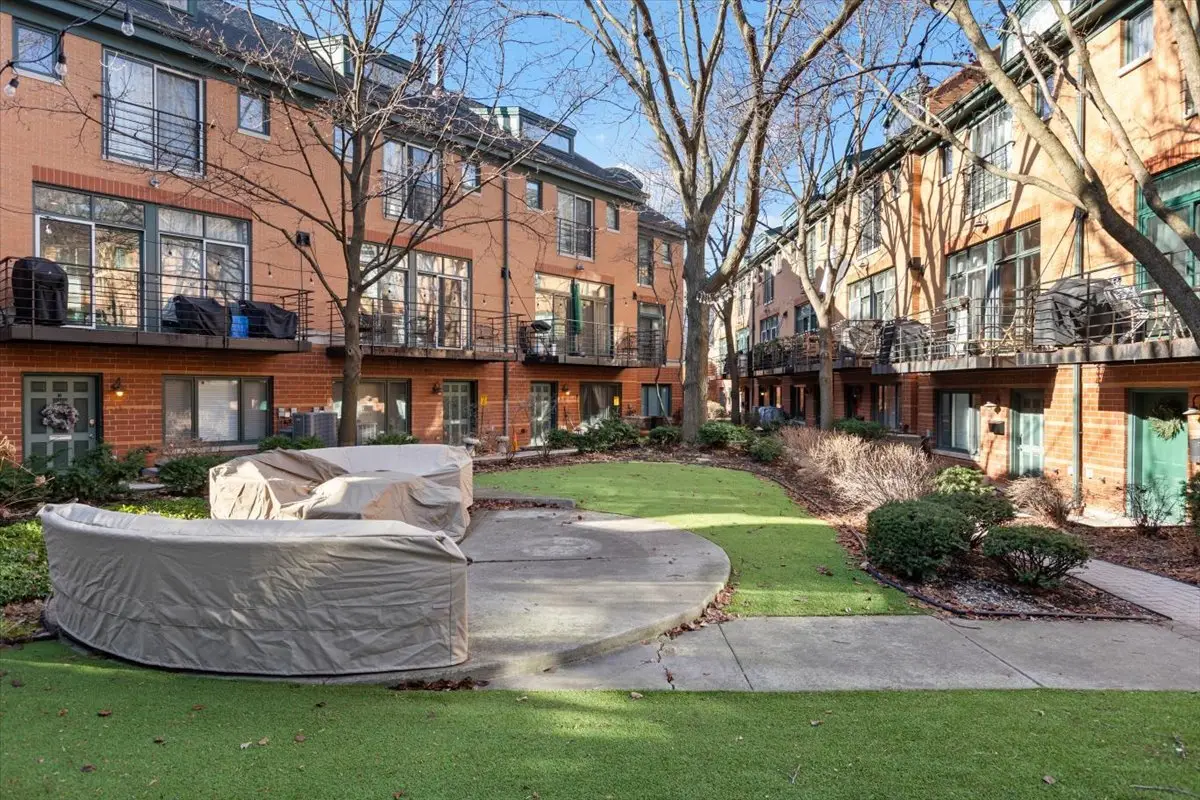 1530 N Elk Grove Avenue, Chicago, IL 60622 - Image #1