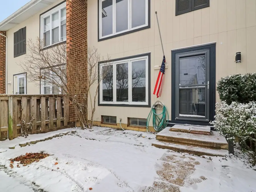 325 Colony Green Drive, Bloomingdale, IL 60108 - Image #3