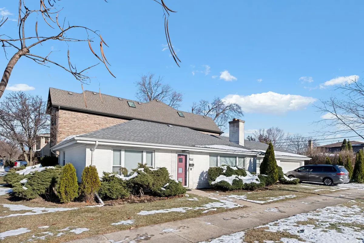7303 N Kildare Avenue, Lincolnwood, IL 60712 - Image #1