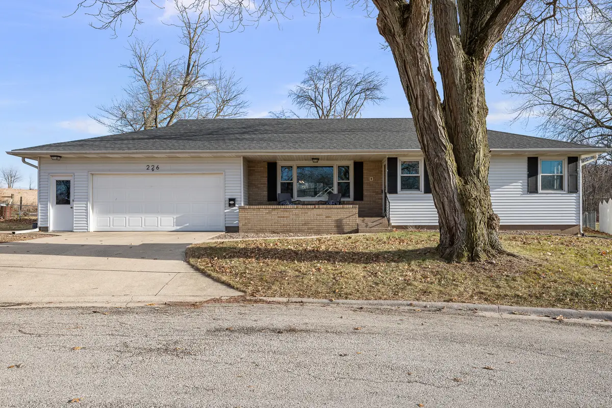 226 Hillcrest Drive, Geneseo, IL 61254 - Image #1