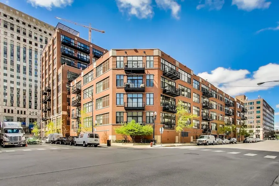 Address Withheld By Seller, Chicago, IL 60654 - #2