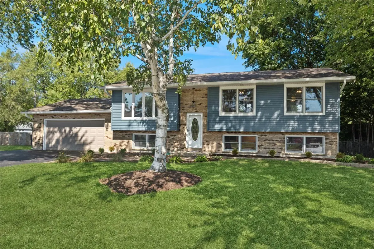 1900 Burr Oak Lane, Lindenhurst, IL 60046 - Image #1