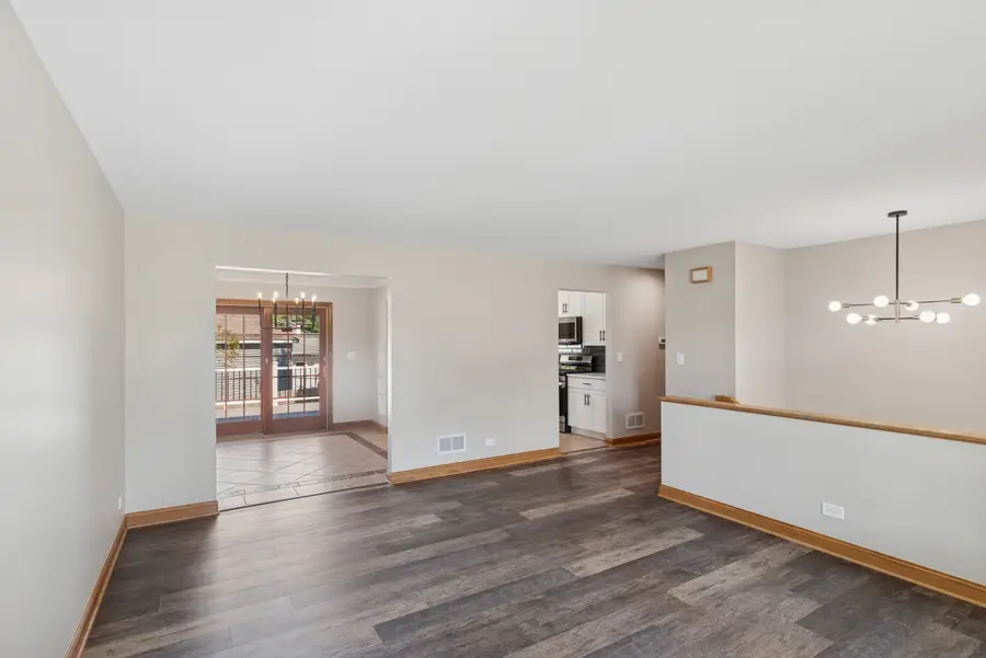 1900 Burr Oak Lane, Lindenhurst, IL 60046 - Image #3