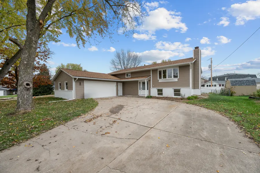 4029 Denniston Court, Bettendorf, IA 52722 - Image #2