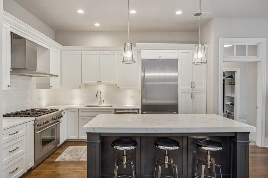 105 S Cottage Hill Avenue #204, Elmhurst, IL 60126 - Image #2