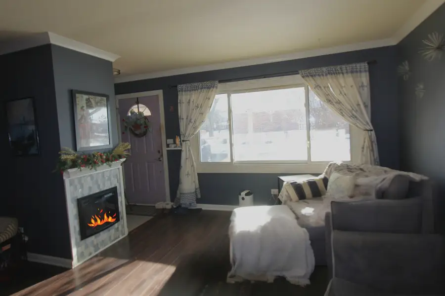 98 Wiltshire Court, Schaumburg, IL 60193 - Image #2