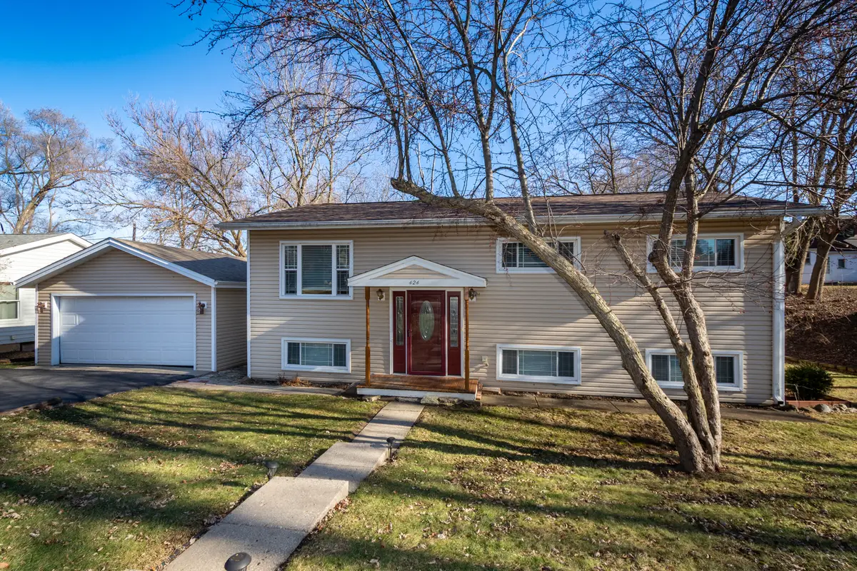 424 Woodland Avenue, Wauconda, IL 60084 - Image #1