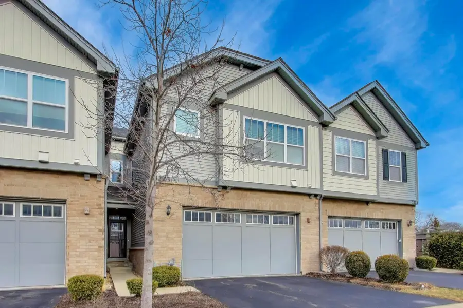 3223 N Heritage Lane, Arlington Heights, IL 60004 - Image #2