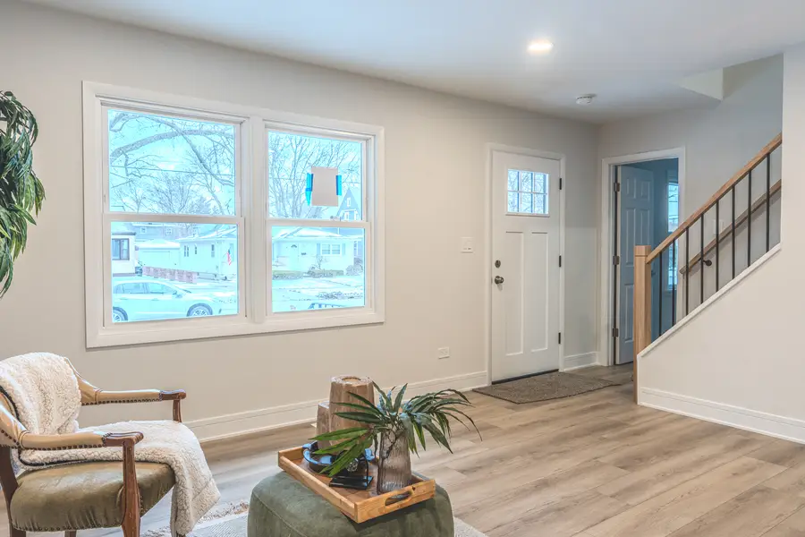 11 S Alfred Avenue, Elgin, IL 60123 - Image #2