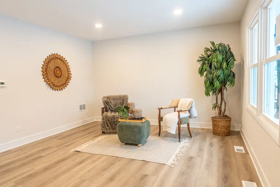 11 S Alfred Avenue, Elgin, IL 60123 - Image #3