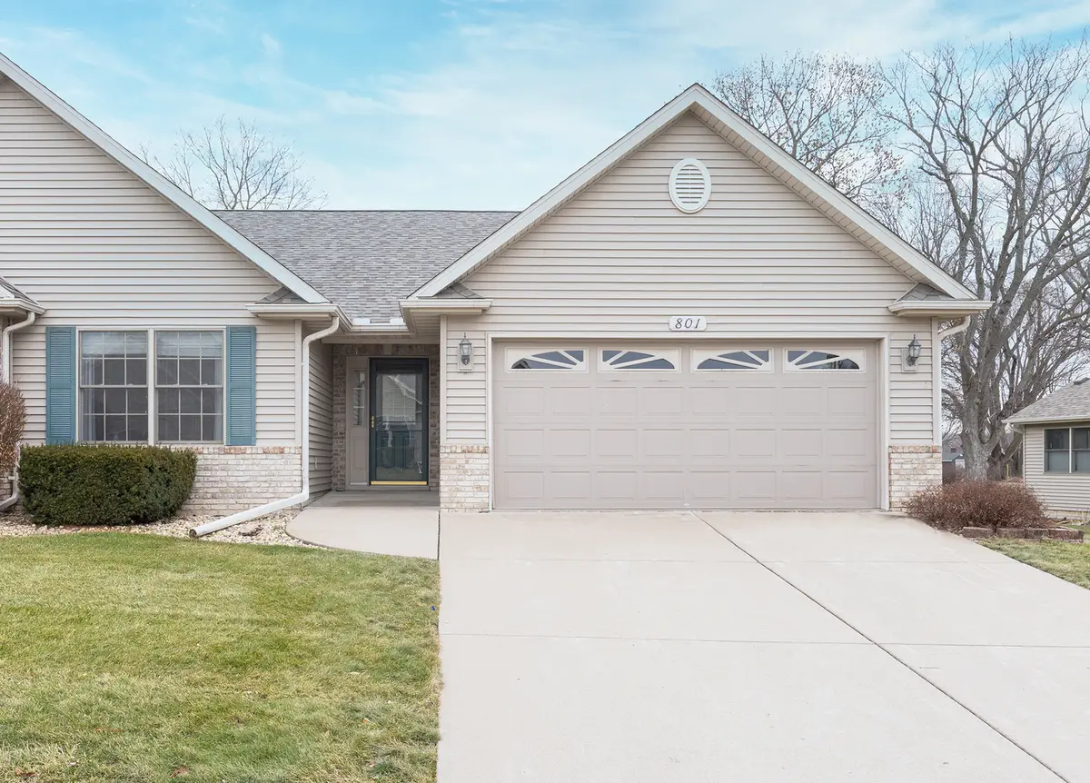 801 Hartz Court, Le Claire, IA 52753 - Image #1