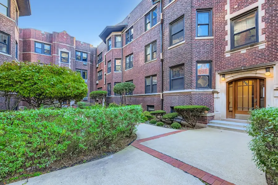 539 W Addison Street #2N, Chicago, IL 60613 - Image #2