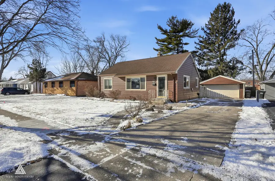 10816 Princess Avenue, Chicago Ridge, IL 60415 - Image #2