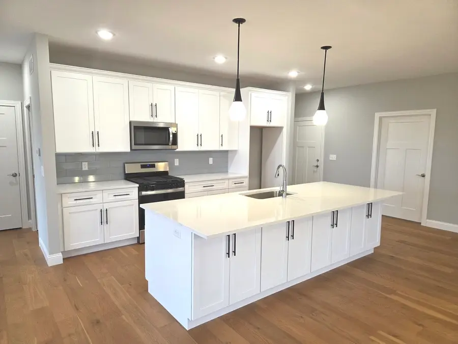 3 Saint Ivans Circle, Bloomington, IL 61705 - Image #2