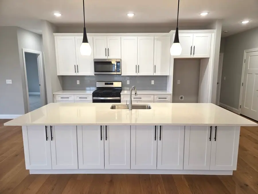 3 Saint Ivans Circle, Bloomington, IL 61705 - Image #3