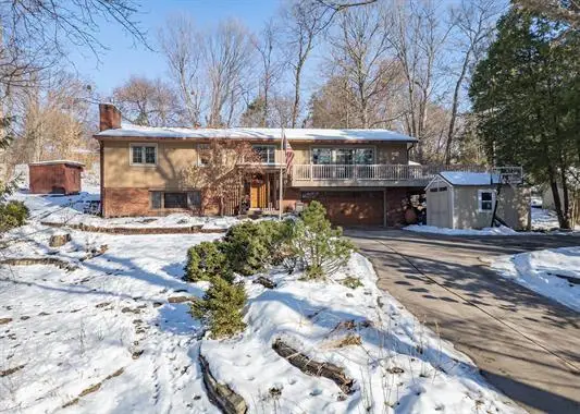 3 Heather Lane, Clinton, IA 52732