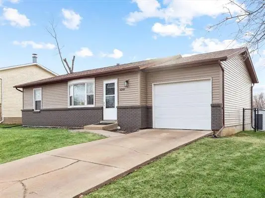 6248 Hillandale Road, Davenport, IA 52806 - #2