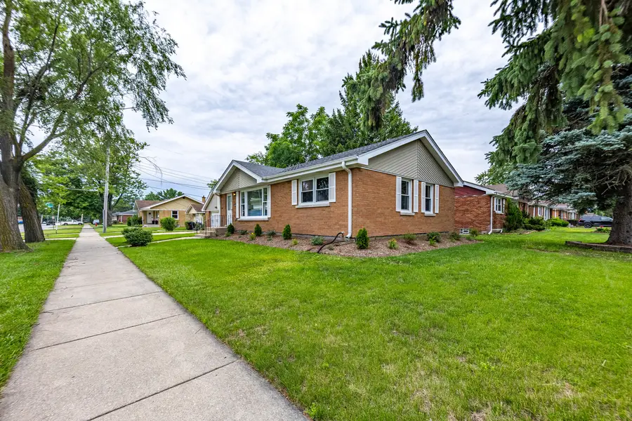 795 E 163rd Street, South Holland, IL 60473 - #3
