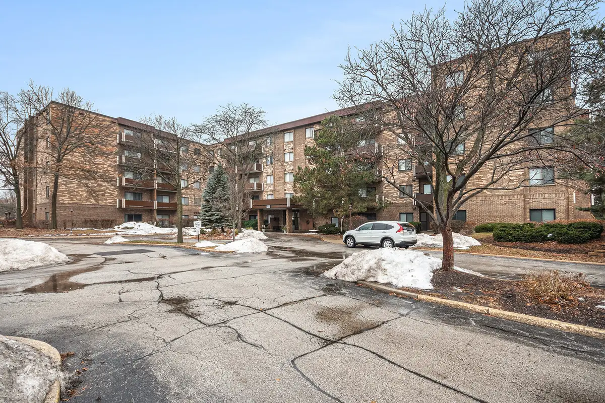 700 Wellington Avenue #207, Elk Grove Village, IL 60007 - Image #1