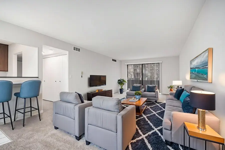 700 Wellington Avenue #207, Elk Grove Village, IL 60007 - Image #2