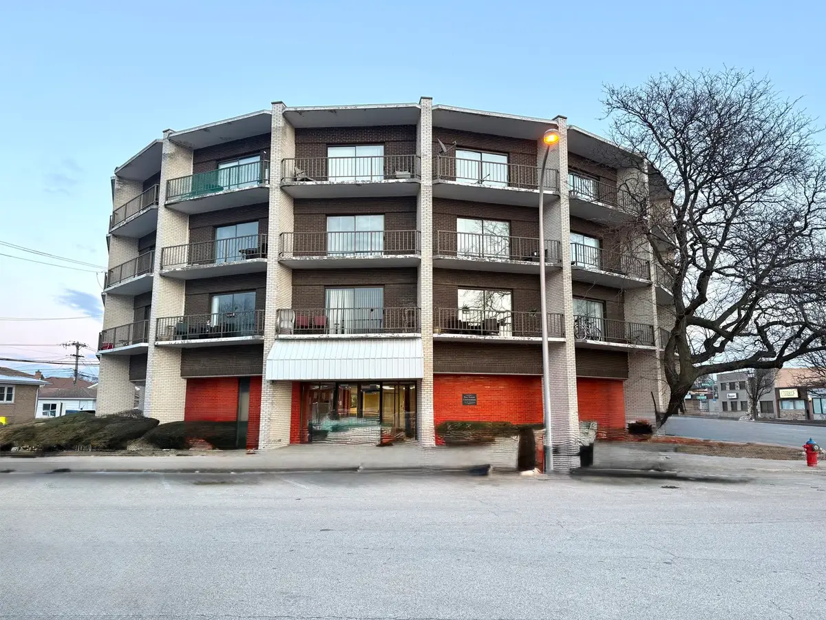 3900 W 95th Street #305, Evergreen Park, IL 60805 - Image #1