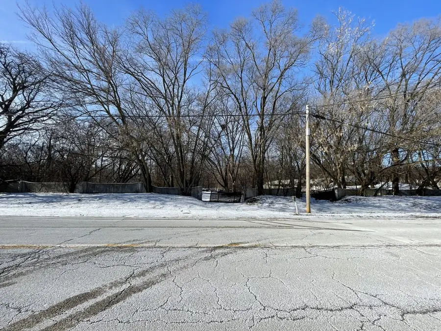 468-470 N East River Road, Des Plaines, IL 60016 - Image #2