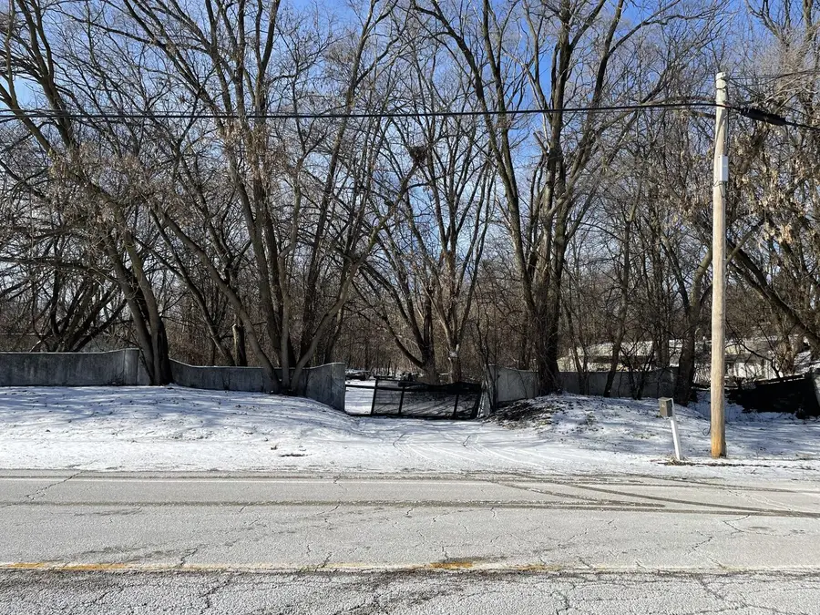 468-470 N East River Road, Des Plaines, IL 60016 - Image #3