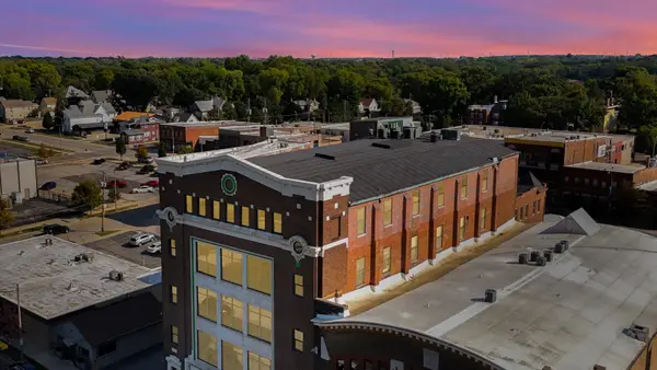 209 E Washington Street #5, Bloomington, IL 61701