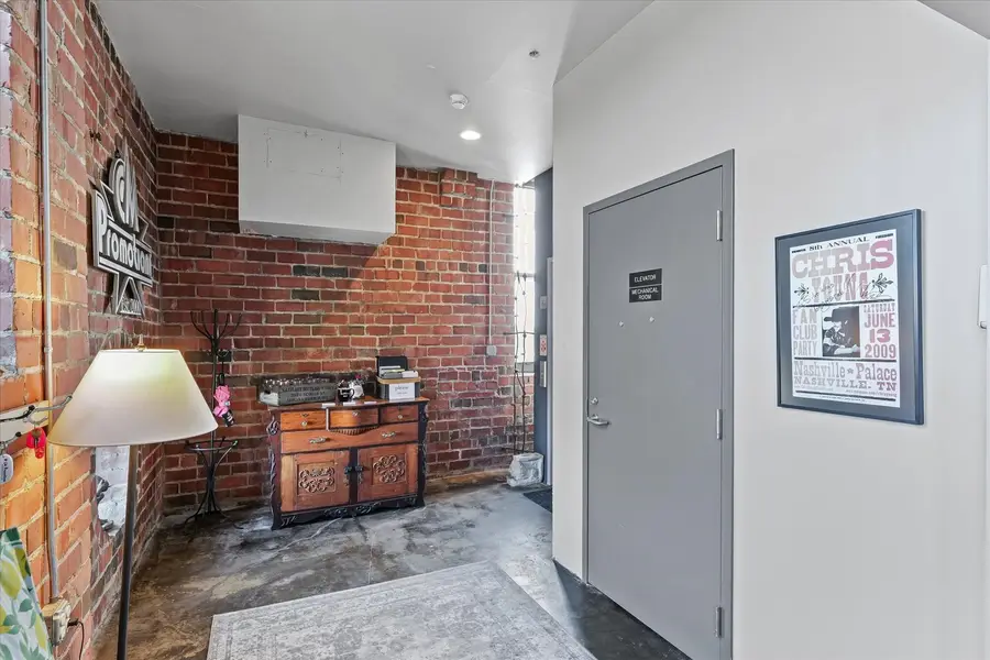 209 E Washington Street #5, Bloomington, IL 61701 - Image #3