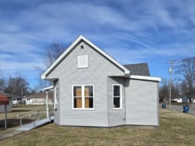 208 Burkett Street, Benton, IL 62812 - Image #1