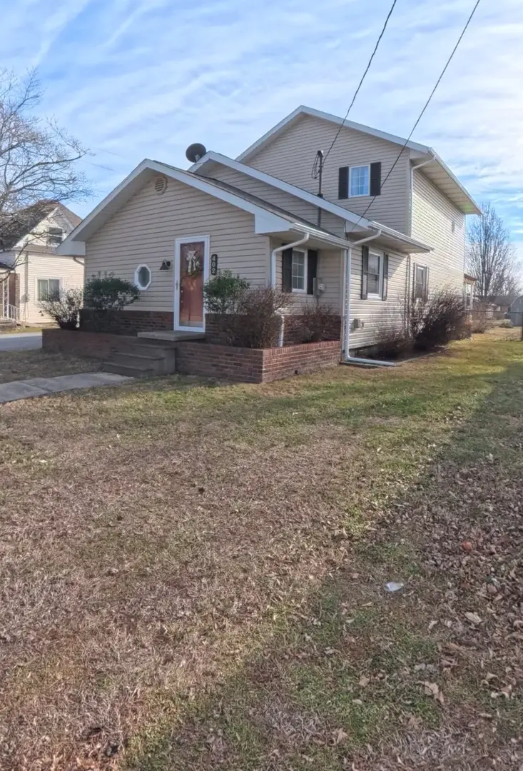 402 E Belleville Avenue, Christopher, IL 62822 - Image #1