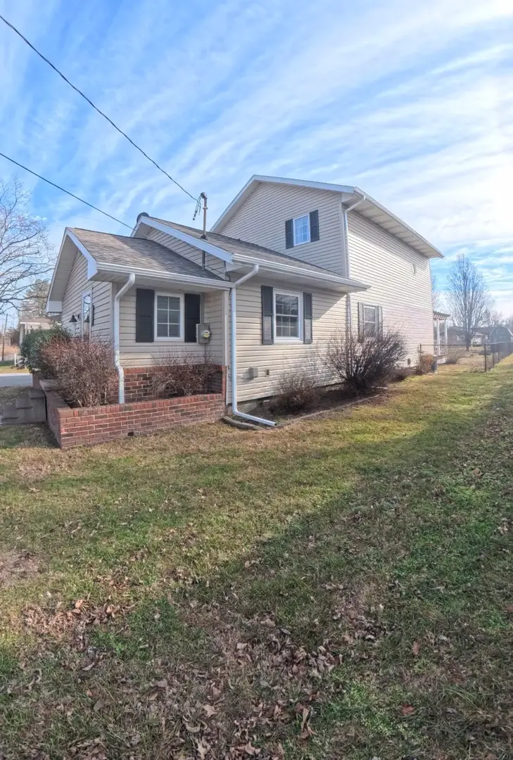 402 E Belleville Avenue, Christopher, IL 62822 - Image #3