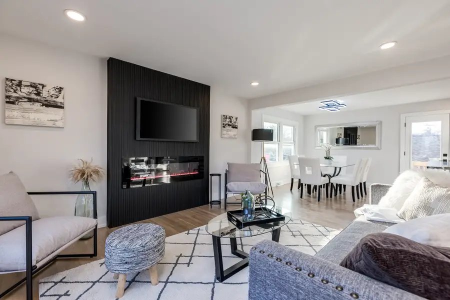 9132 Lincolnwood Drive, Evanston, IL 60203 - Image #2