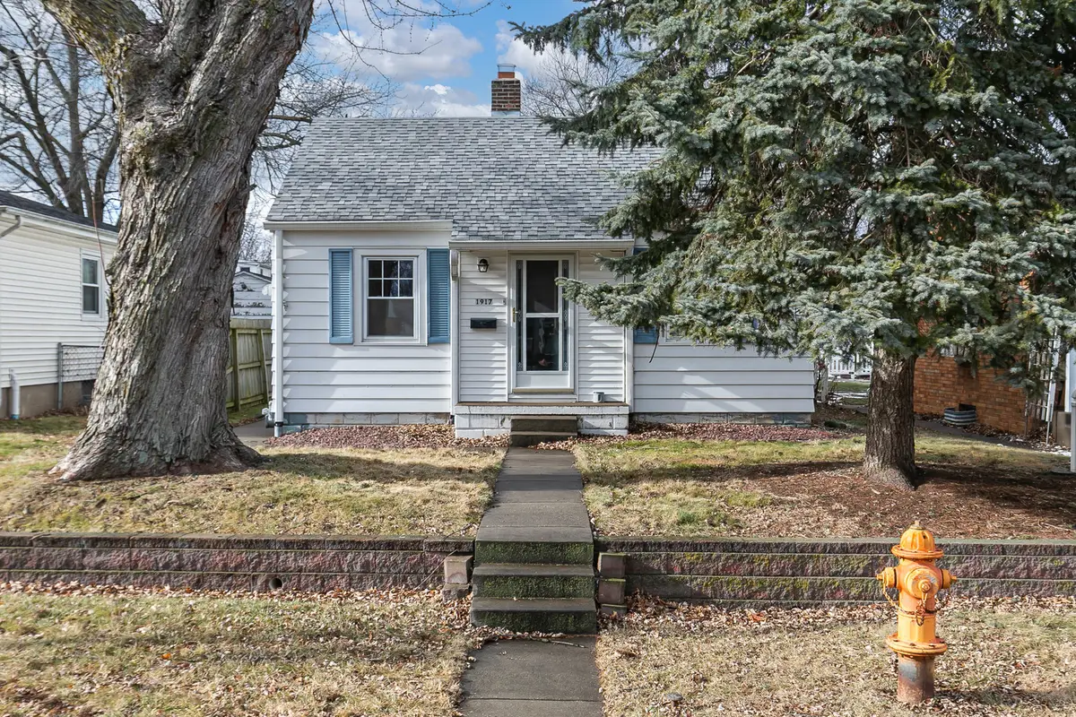 1917 33rd Street, Moline, IL 61265 - Image #1