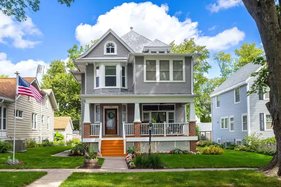 220 E Dover Court, Davenport, IA 52803 - Image #2