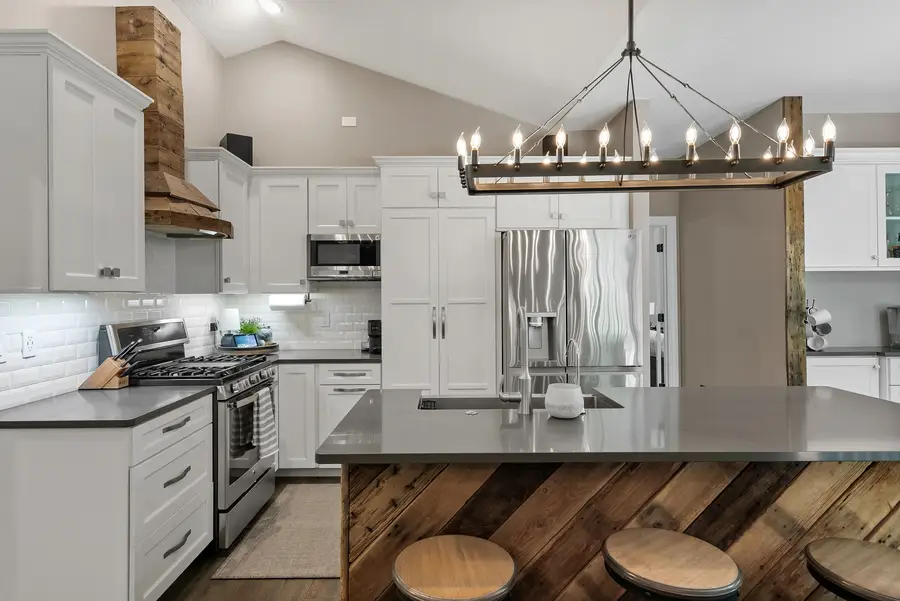 18200 247th Avenue, Bettendorf, IA 52722 - Image #2