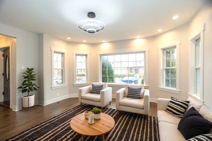 5529 W Cornelia Avenue, Chicago, IL 60641 - Image #3