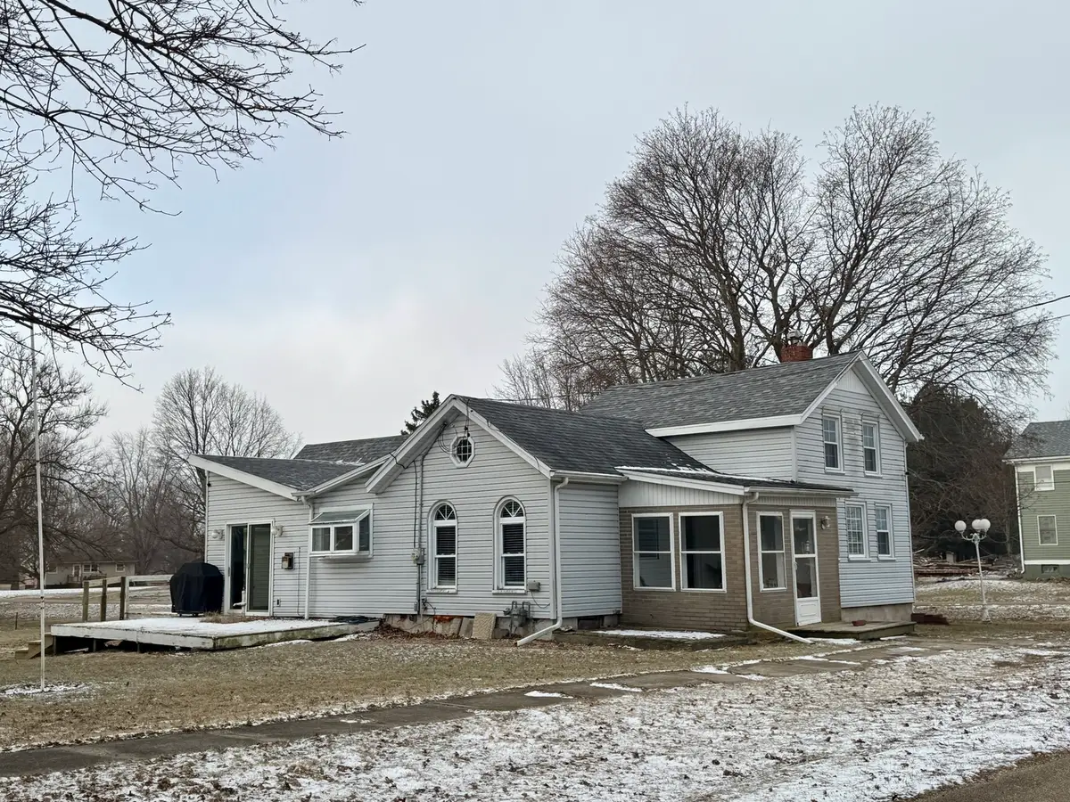 108 W Washington Street, Dover, IL 61323 - #1