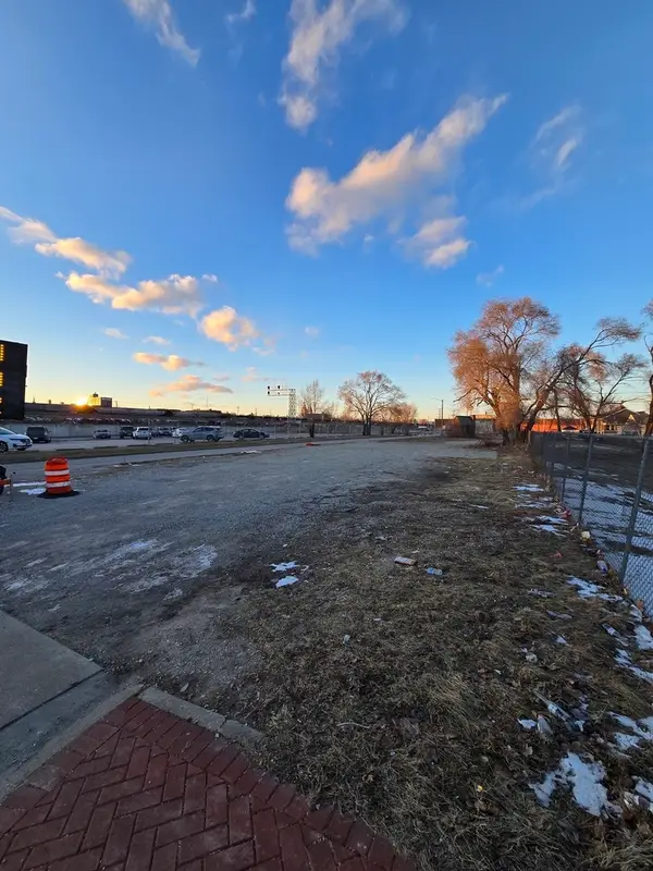 999 Cass Street, Joliet, IL 60432