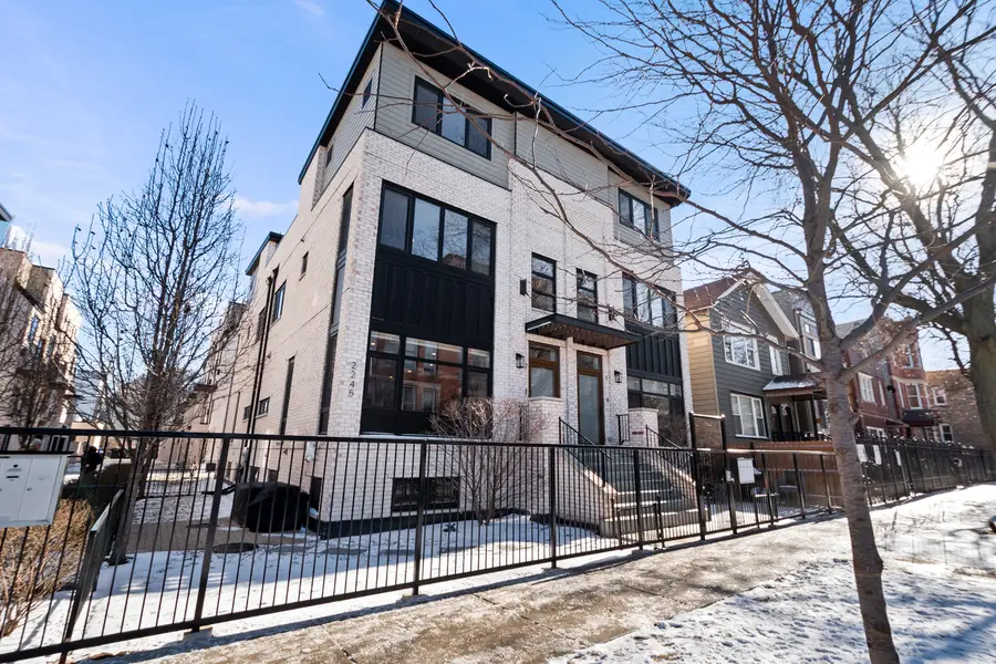 2245 N Rockwell Street, Chicago, IL 60647 - Image #2