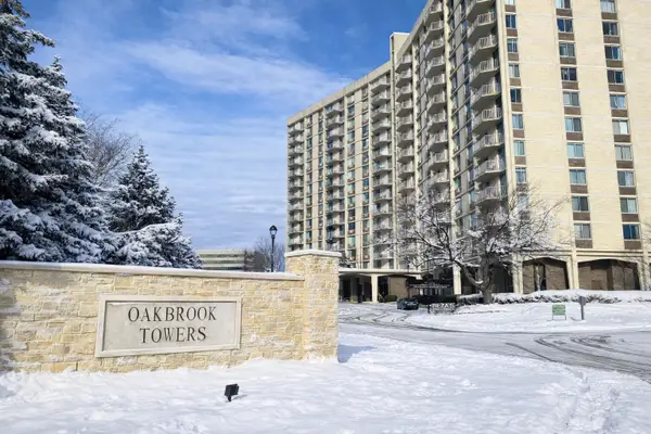 40 N Tower Road #8F, Oak Brook, IL 60523