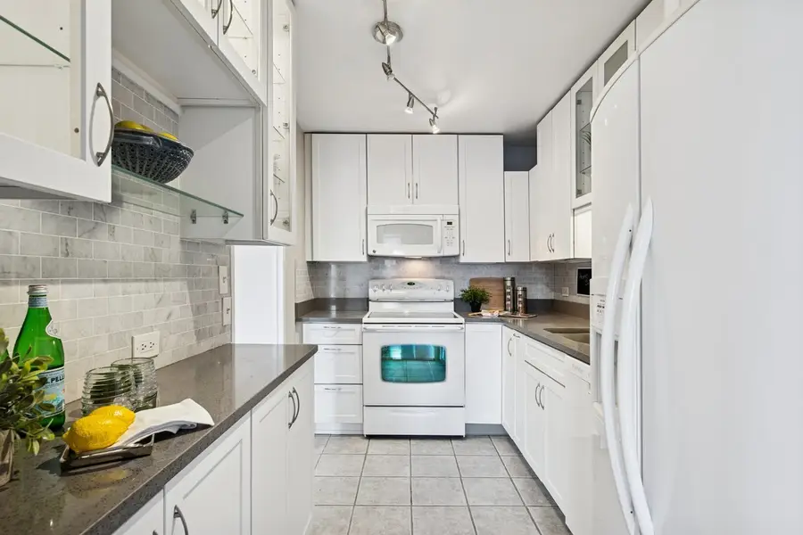 6157 N Sheridan Road #3M, Chicago, IL 60660 - #2