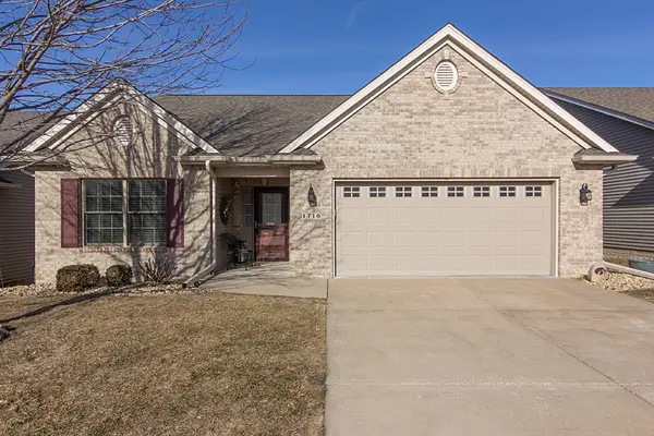 1716 Stone Gate Circle, Davenport, IA 52807